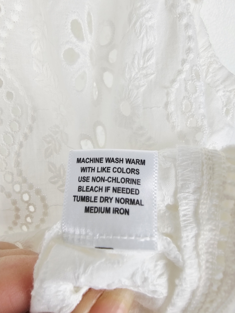 Jennifer & Grace White Embroidered Eyelet Top NWT - Picture 12 of 12